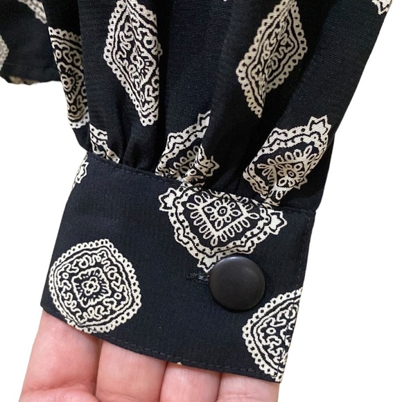 Anne Klein Black and White Print Blouse Button down Long Sleeve Flowy Material - Picture 5 of 10